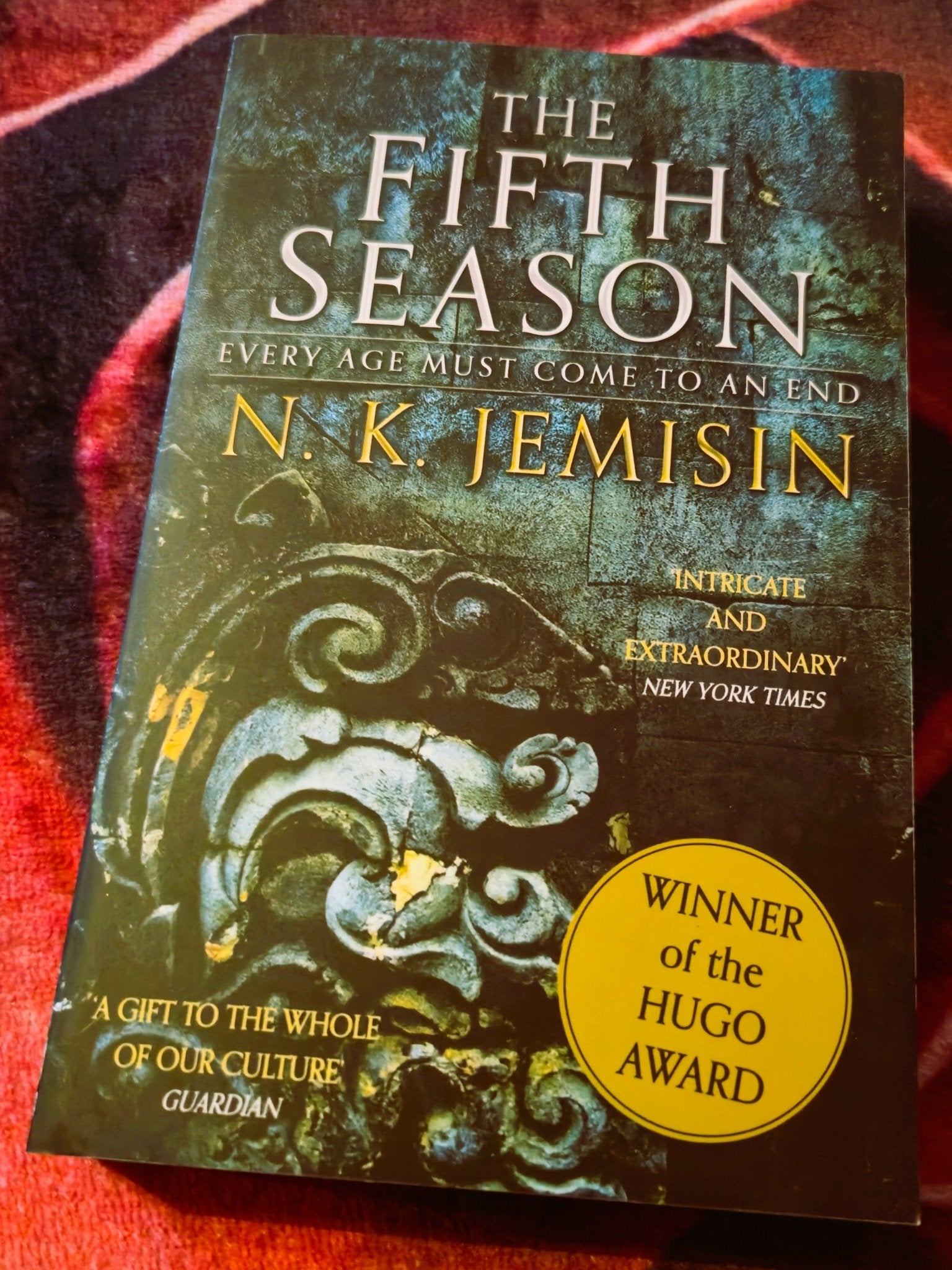 The Fifth Season (The Broken Earth 1)<, by N.K. Jemisin (softback, english edition) - Book - The Dark Rose Emporium