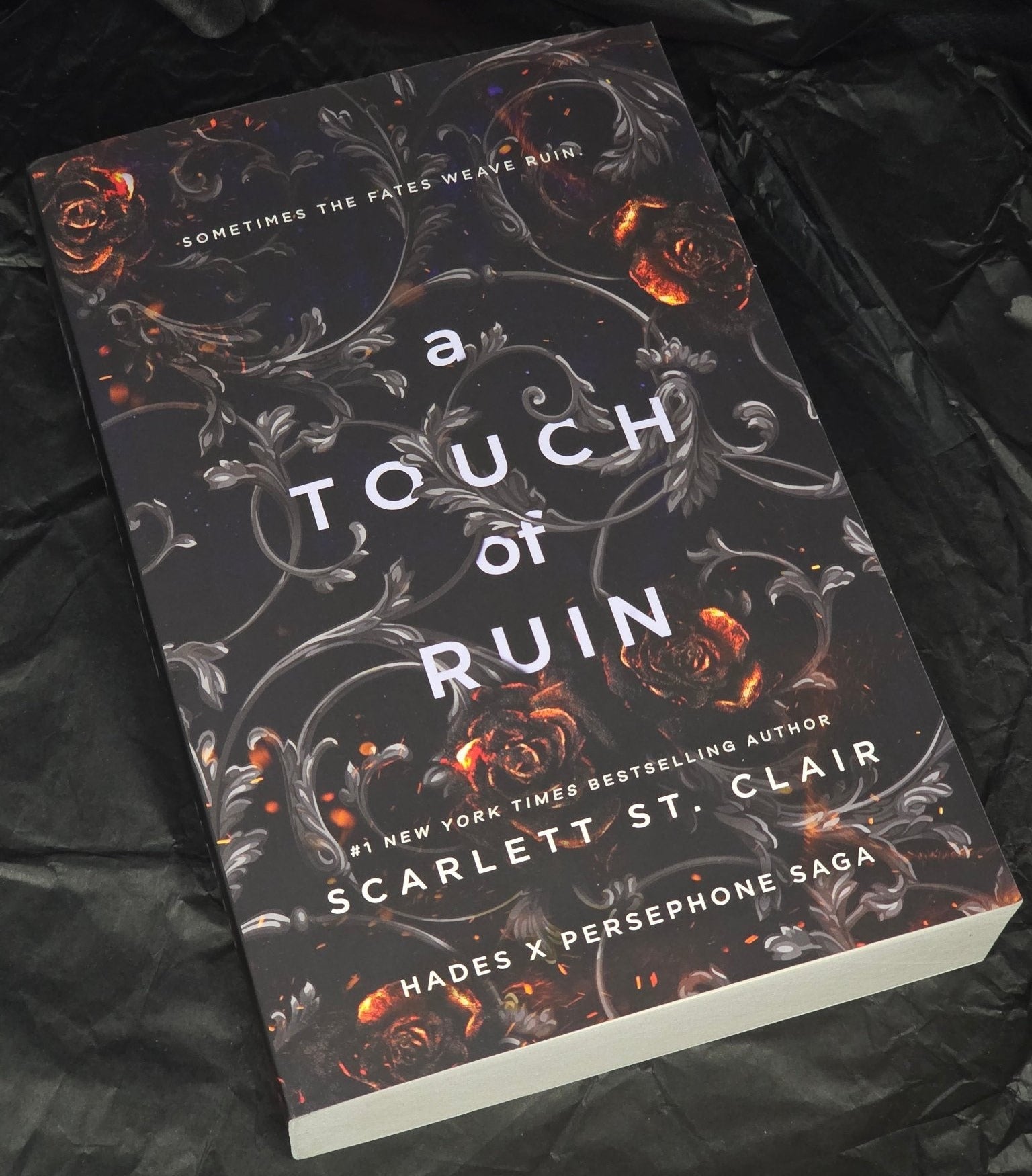 A Touch of Ruin, by Scarlett St. Clair (softback, english edition) - Book - The Dark Rose Emporium
