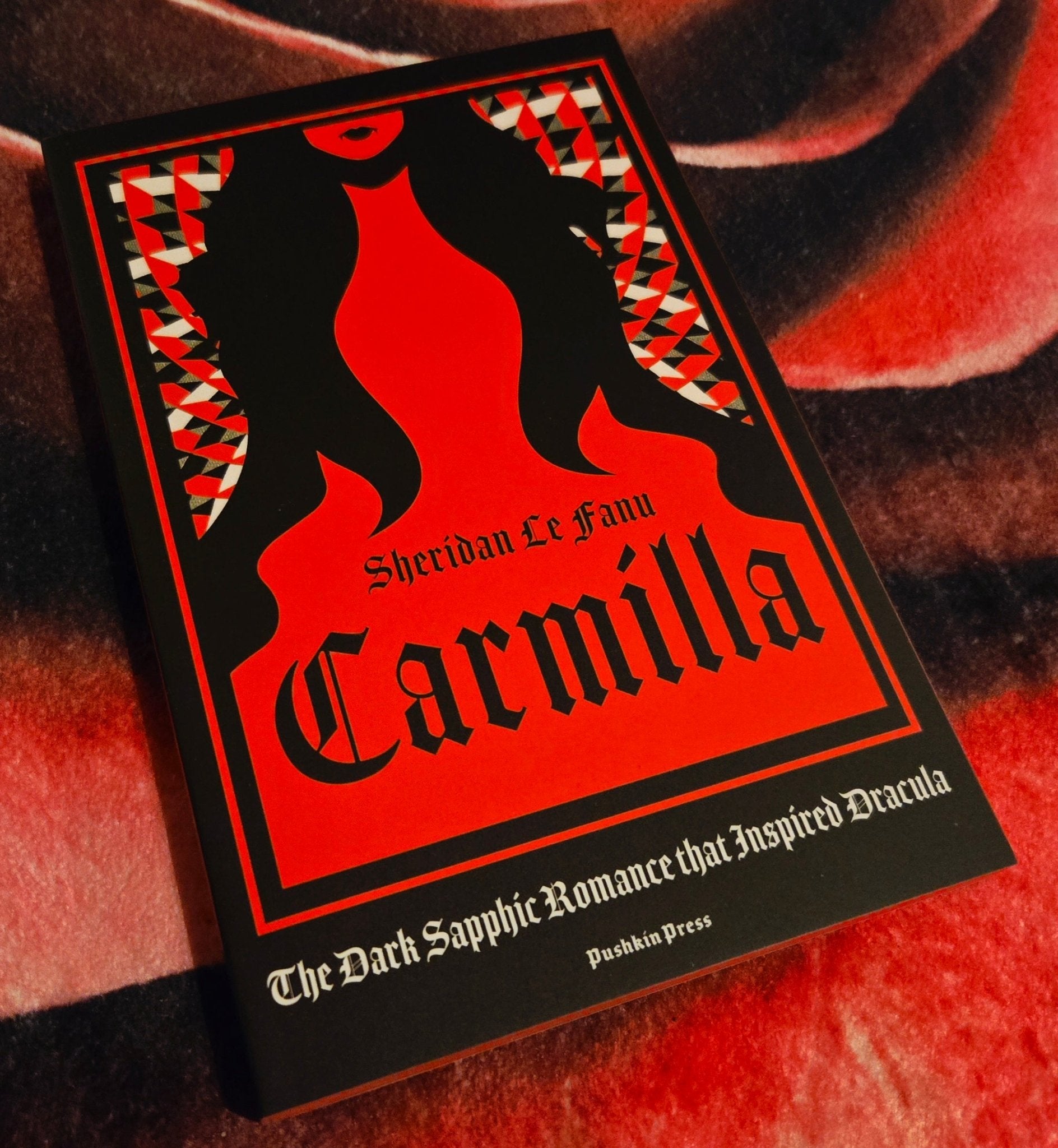 Carmilla, by Sheridan Le Fanu (softback, english edition) - Book - The Dark Rose Emporium